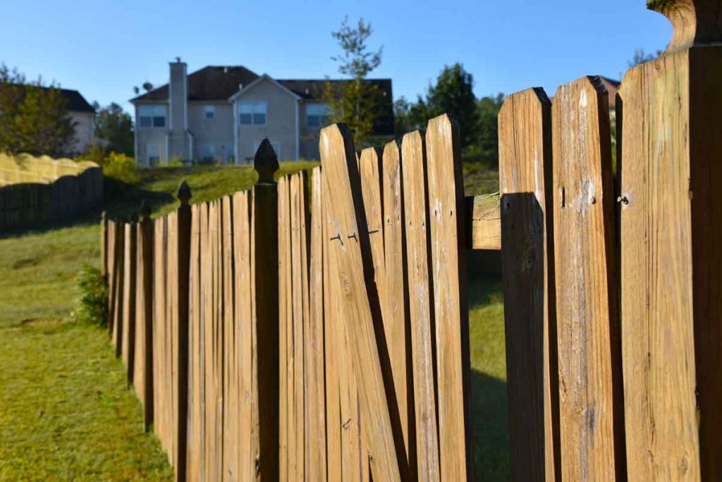 How to Fix a Fence DIY