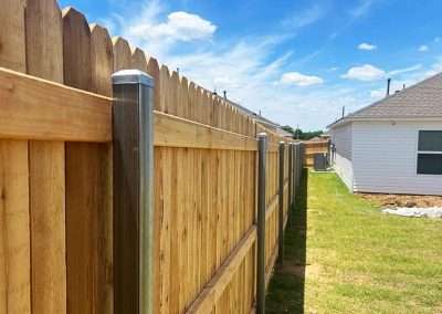 Dog-ear-wood-vertical-privacy-fence-metal-post