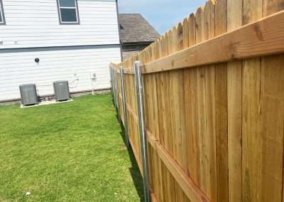 Dog-ear-wood-vertical-privacy-fence-metal-post