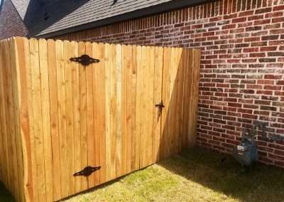 Dog-ear-wood-vertical-privacy-fence-gate